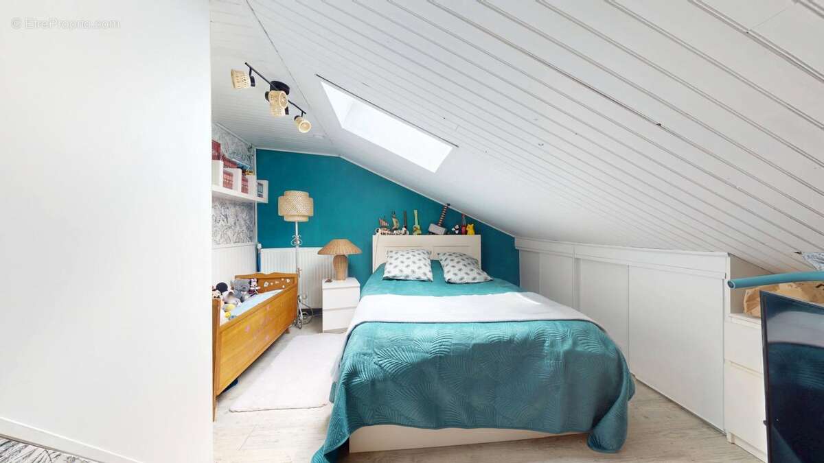 A VENDRE : Maison 6 pièces avec cour et jardin  ( à 20 mins de REIMS via l'autoroute A34) - photo 8