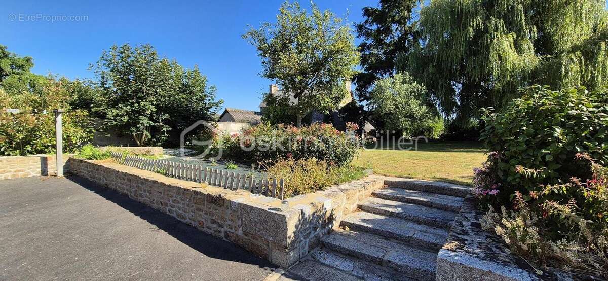 Maison familiale en pierre 161m2 avec 5 chambres, jardin arboré et vie tout à pied à Javené - photo 2