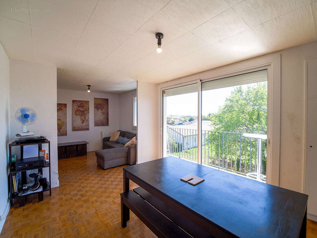 Appartement à PARENTIS-EN-BORN