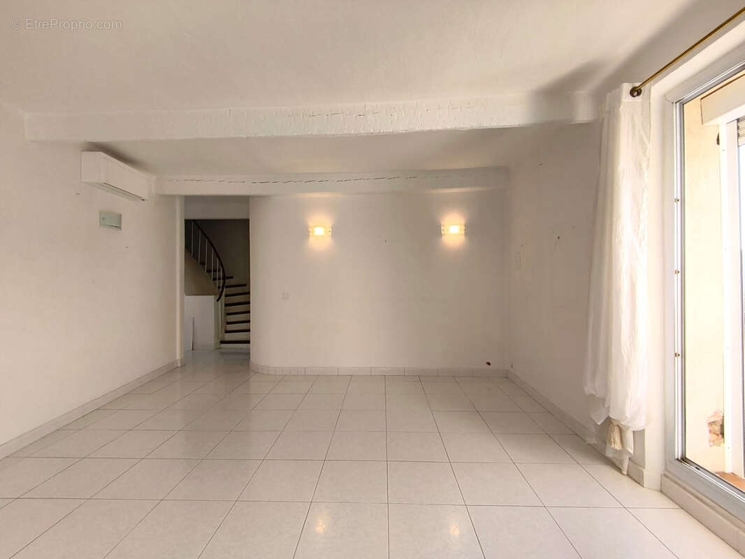 Appartement à BAGNOLS-EN-FORET