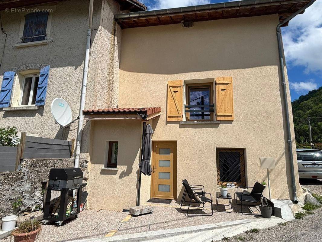 Maison à MASSIEU