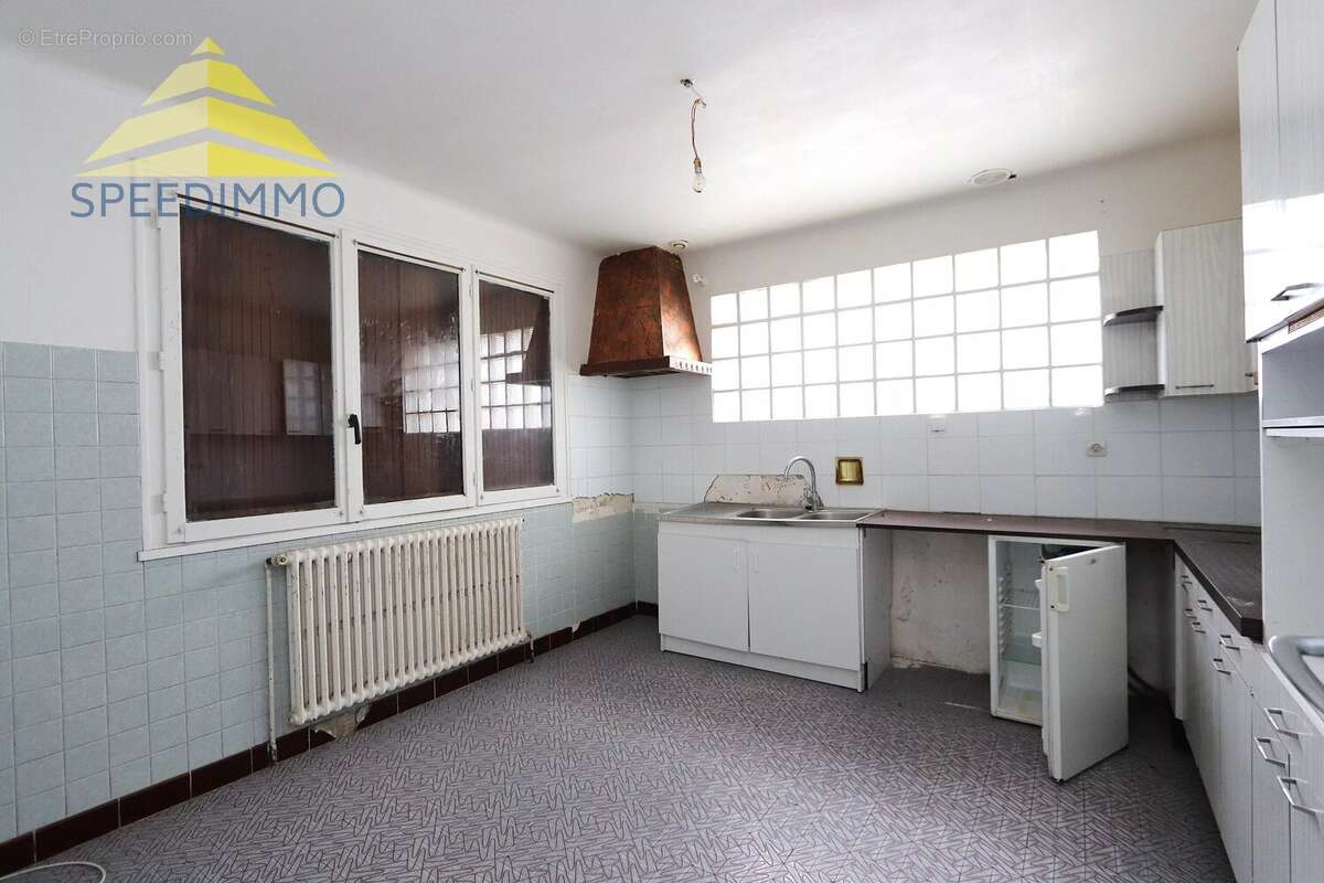 Maison à MANDRES-LES-ROSES