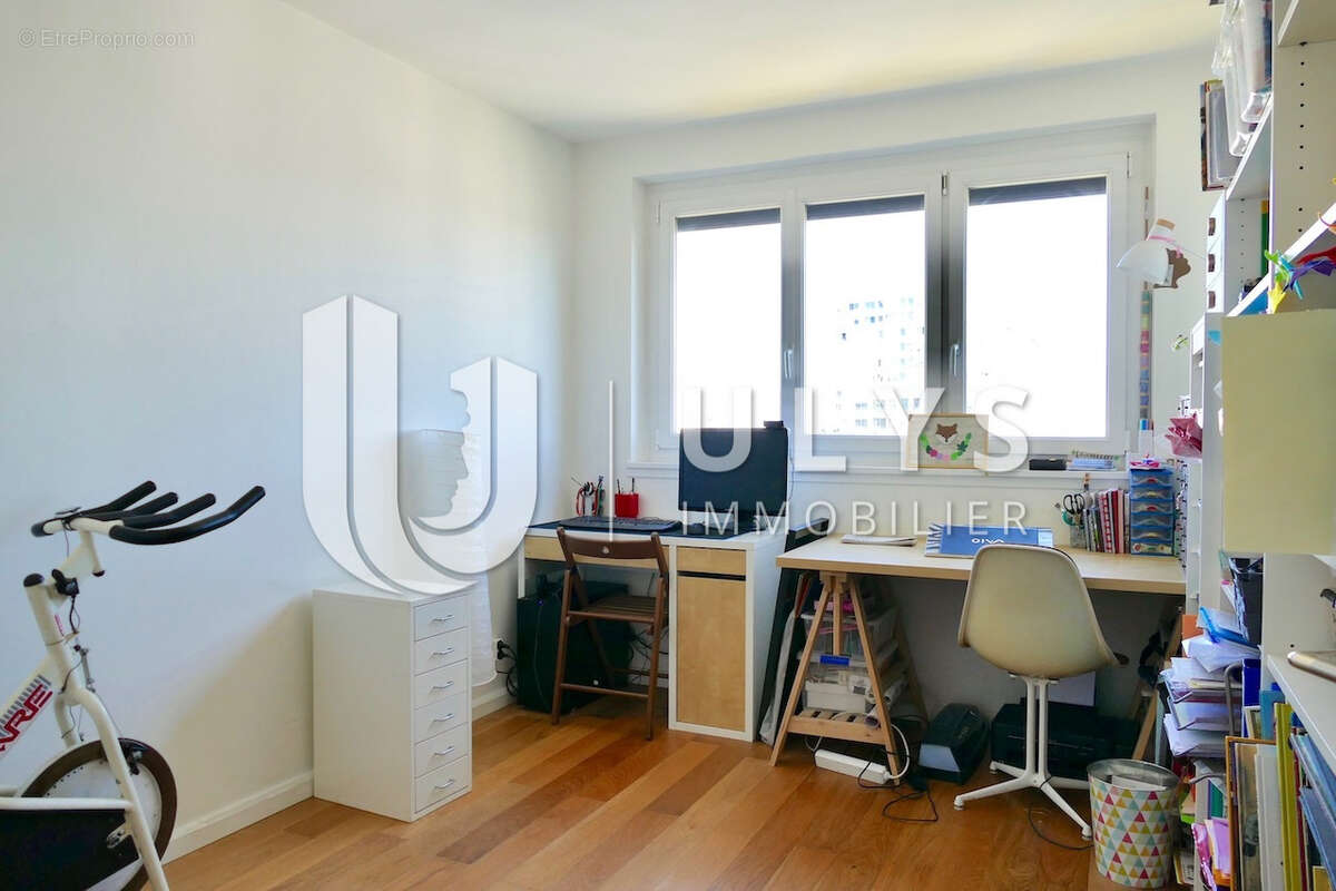 Appartement à PARIS-14E