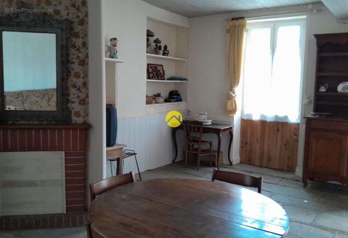 Maison à CHENERAILLES