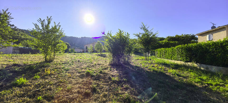 Terrain à TOURRETTE-LEVENS