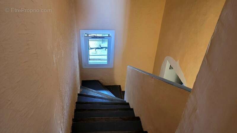 Authentique maison de village de 3 pièces avec cave voûtée et chambre à rénover_SIGONCE (04) - photo 19