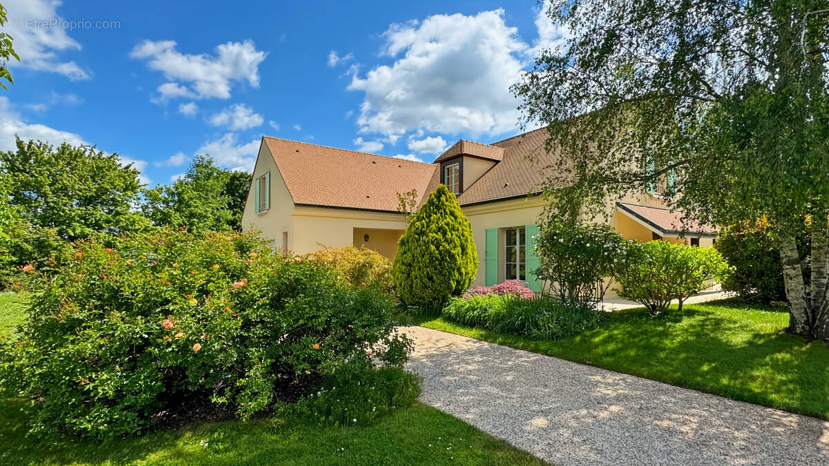 Maison à SAINT-NOM-LA-BRETECHE