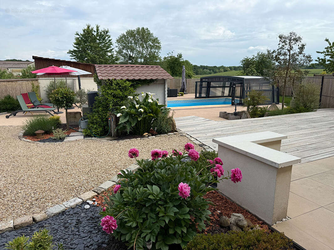 Maison à MONTMIREY-LE-CHATEAU