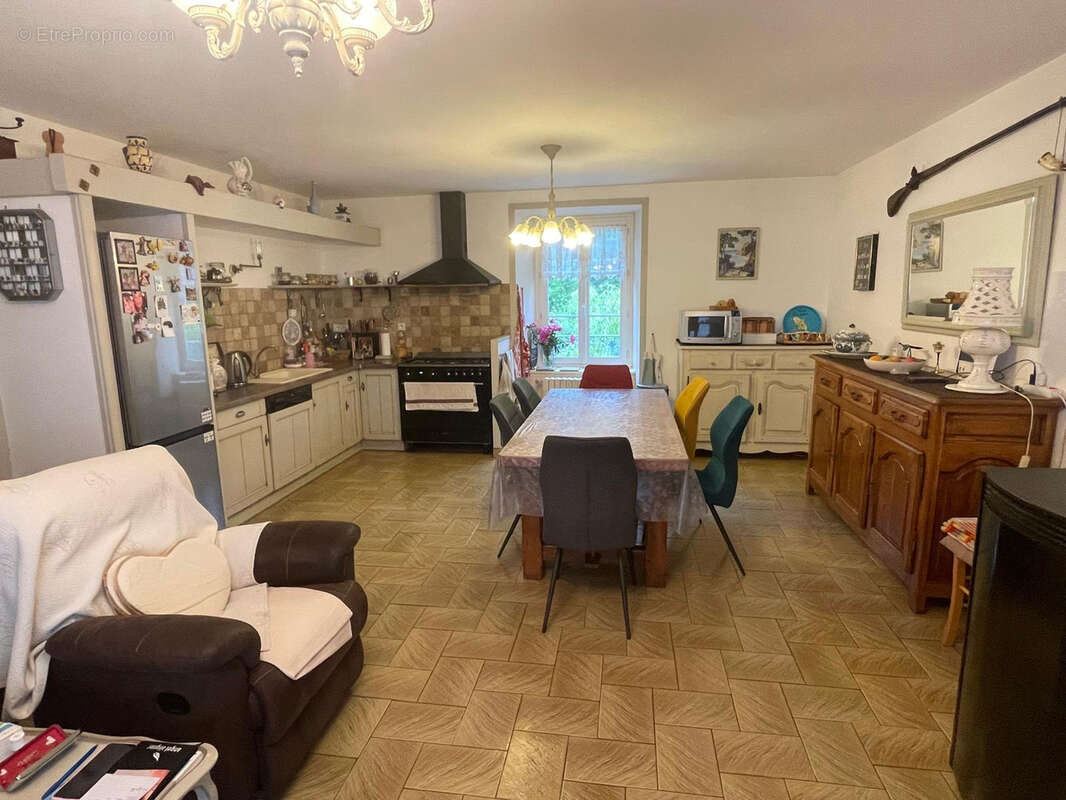 Jolie maison de village avec garages et terrain de 1000 m2 - photo 3