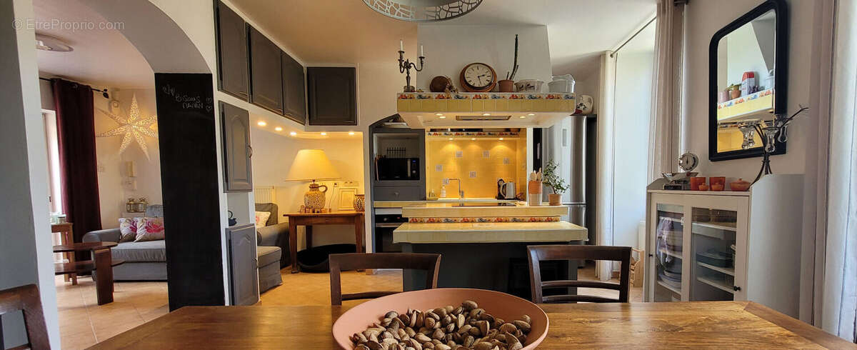 Maison de village avec terrasses et possibilité gite ou local professionnel. - photo 3