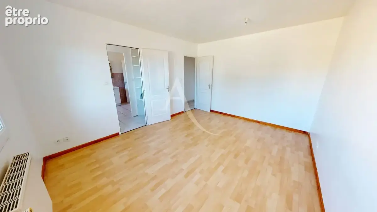 Maison 4 pièce(s) plus bureau, de plain pied et avec garage. - photo 7