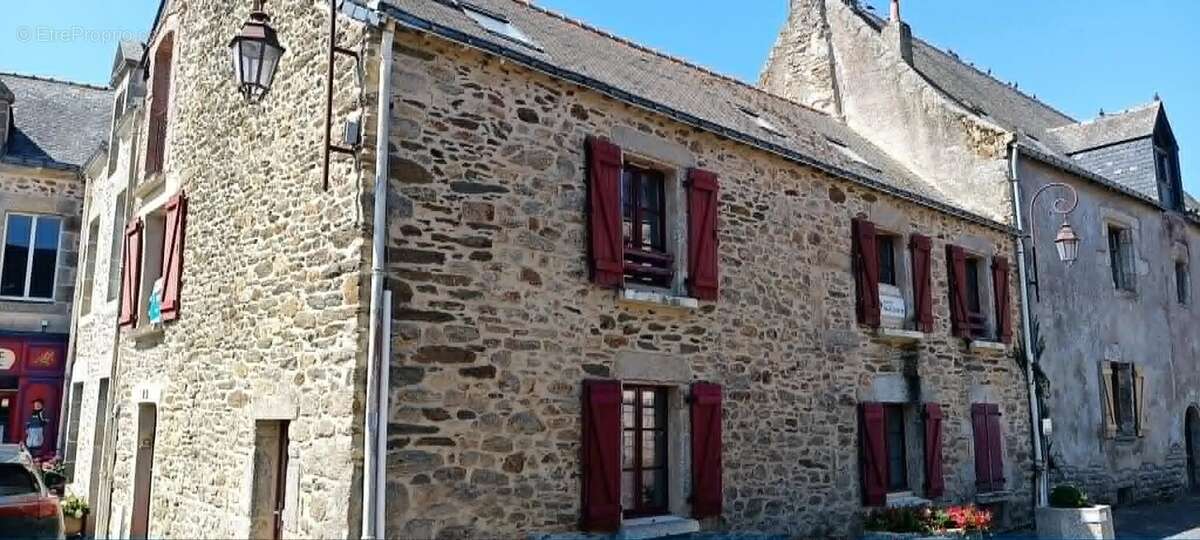 Ambon - appartement 2 chambres - sur la place du village - photo 11