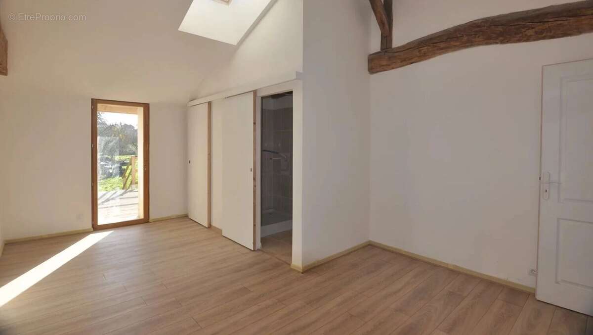 Maison à VILLEBOIS-LAVALETTE