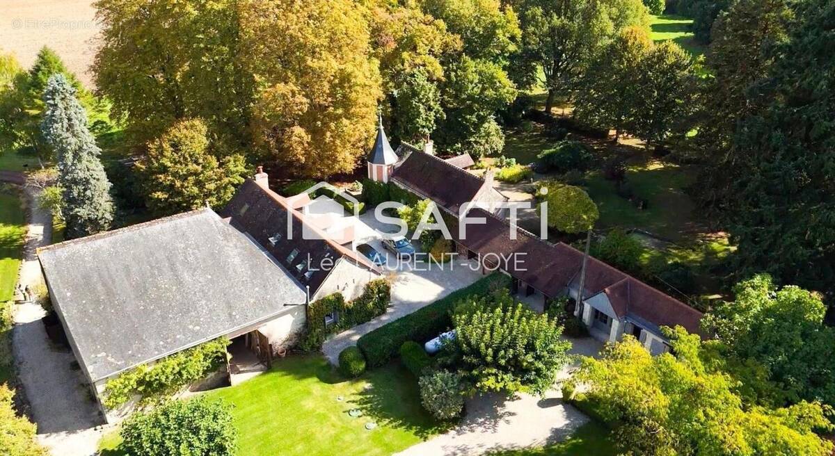 Photo 1 - Maison à CHARENTILLY