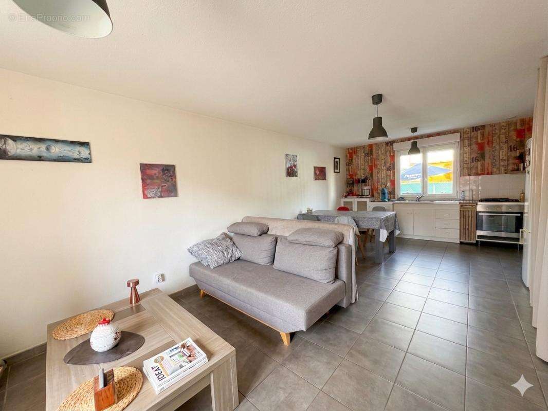 Appartement à MORESTEL