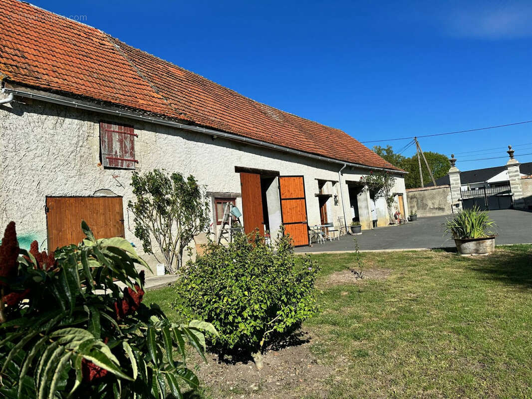 Propriete avec dependance et piscine - photo 17