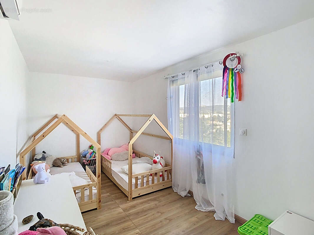 Appartement à BAGNOLS-SUR-CEZE