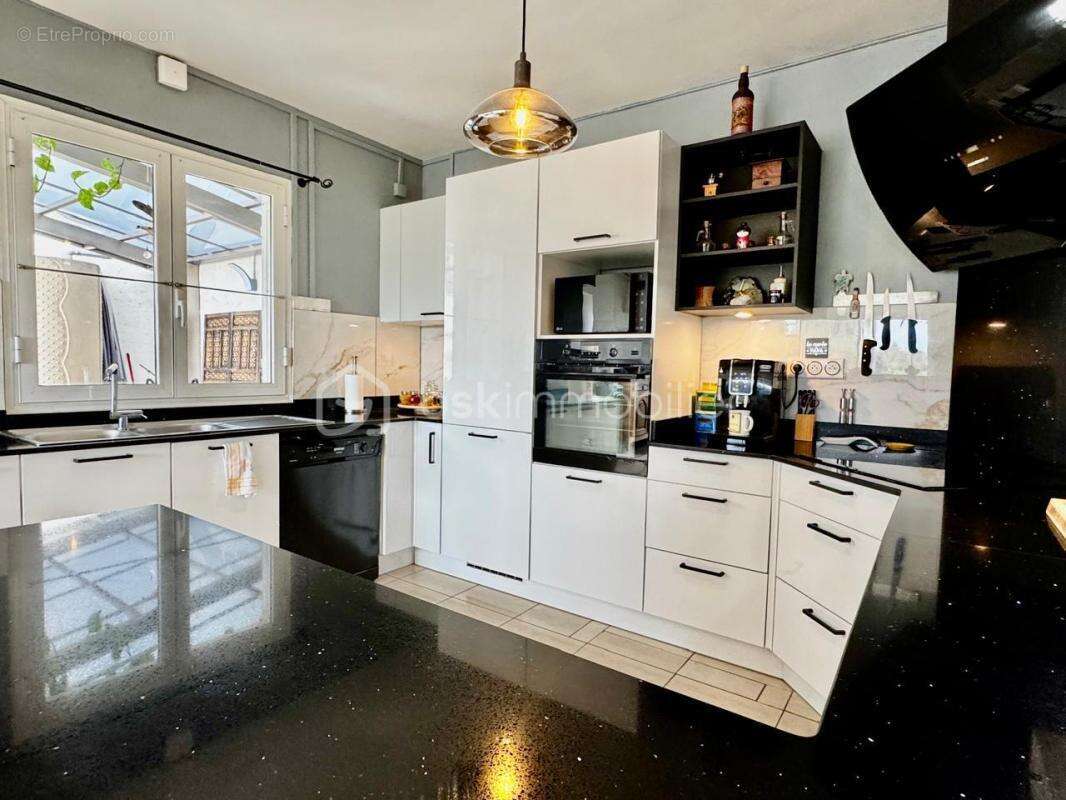 Maison à LES AVIRONS