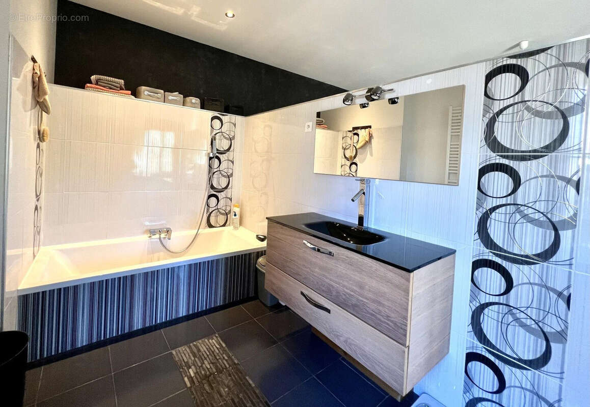 Maison à LE BUISSON-DE-CADOUIN