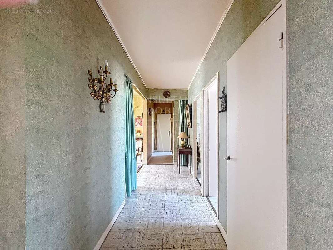 Appartement à NEUILLY-SUR-SEINE