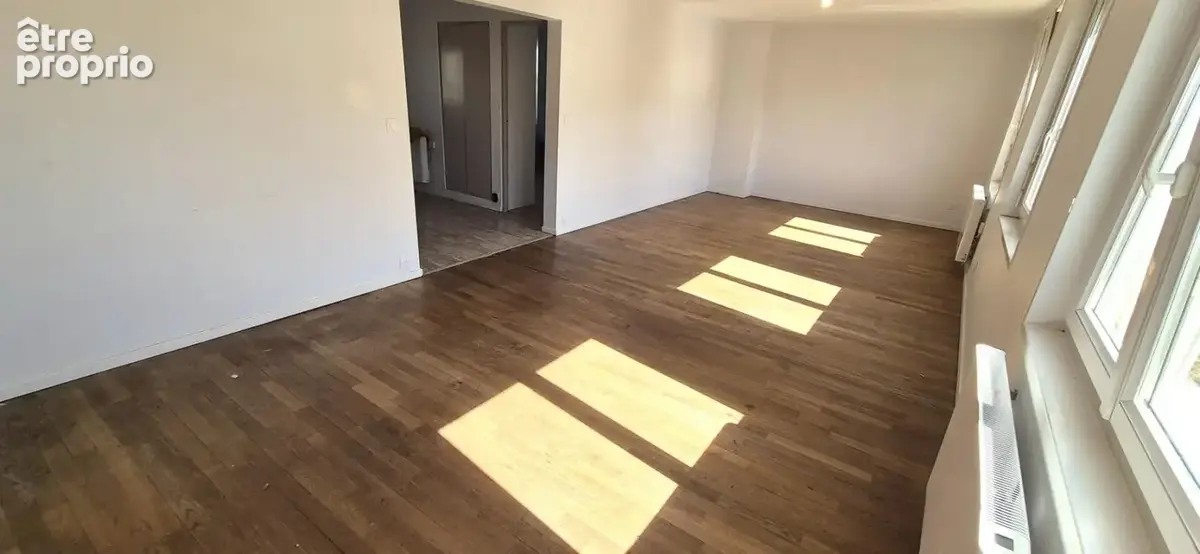 Belle Maison sur Sous-sol de 88 m² Rénovée avec Cours, Cave, Buanderie, Garage de 24 m² et un Terrain clos et entretenu de 329 m - photo 8