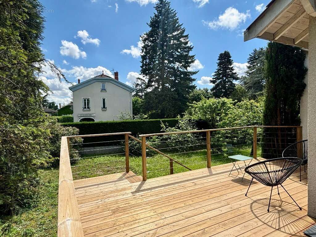 Maison à TASSIN-LA-DEMI-LUNE