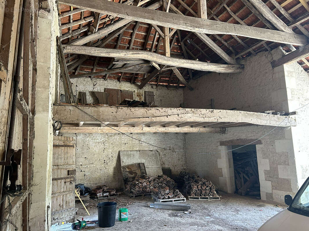Grande grange à rénover avec permis de construire - photo 10