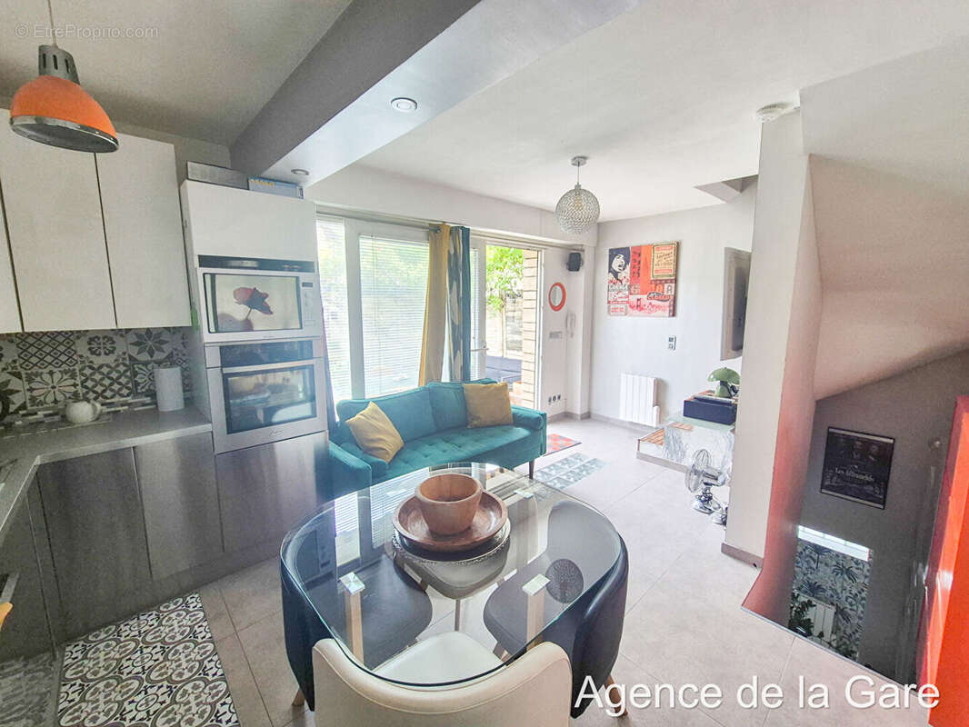Appartement à SARTROUVILLE