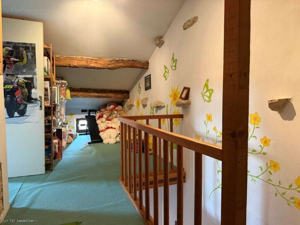 Villefagnan – Maison De 3 Chambres En Excellent Etat Avec Garage Double - photo 16