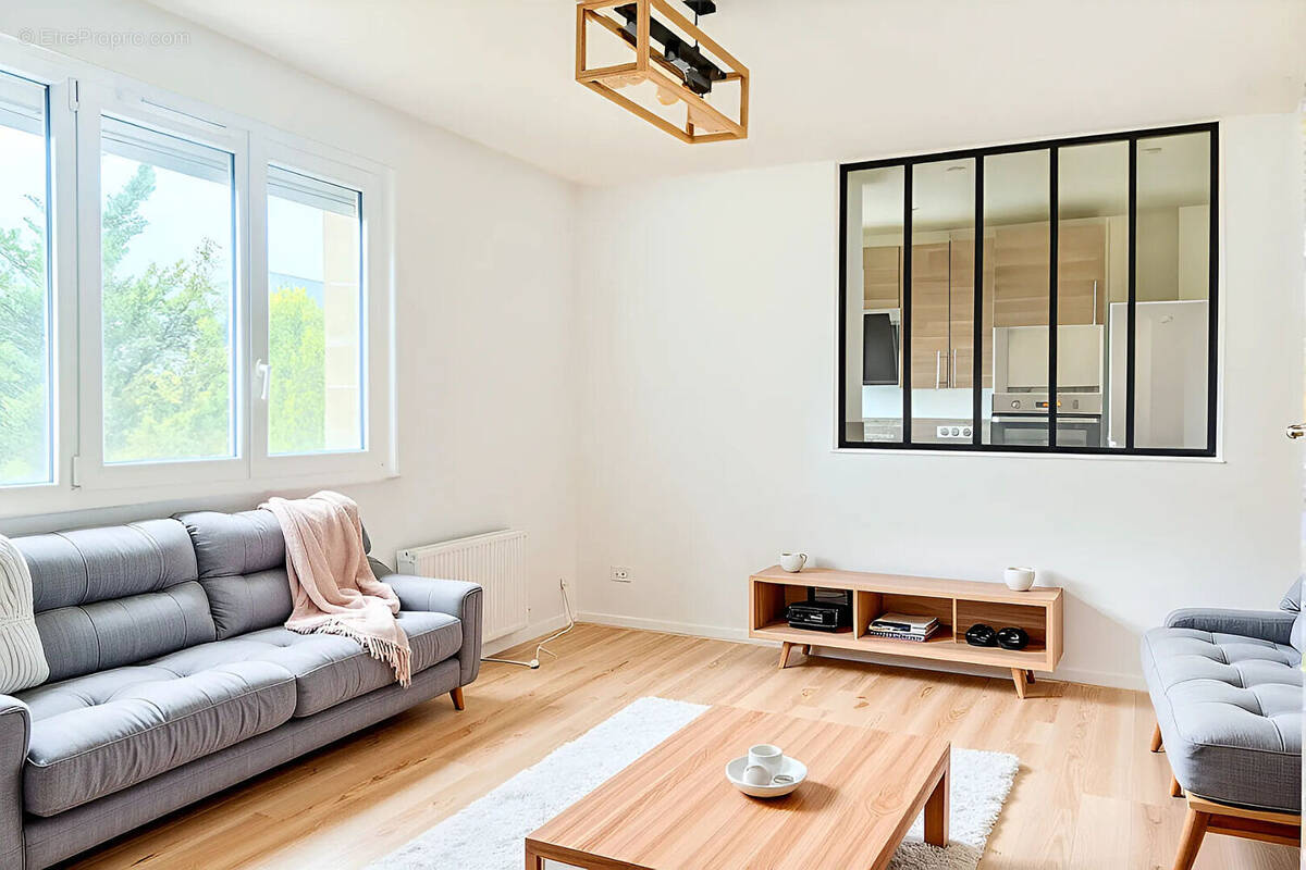 Appartement à CHARENTON-LE-PONT