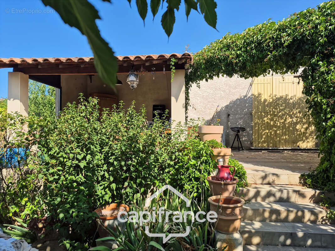 Maison à vendre 4 pièces ROQUEMAURE (30)-107m²-terrain 1540m² avec piscine et grand garage - photo 6
