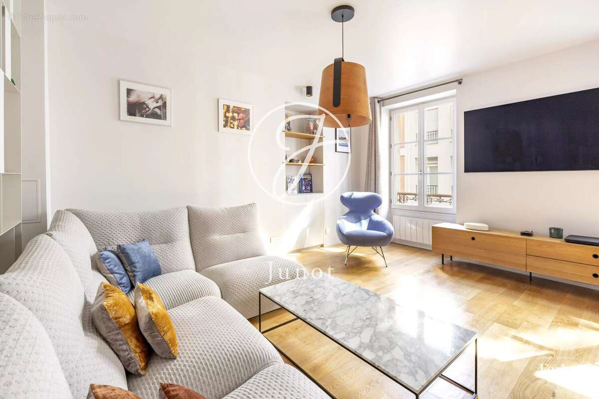Appartement à PARIS-3E