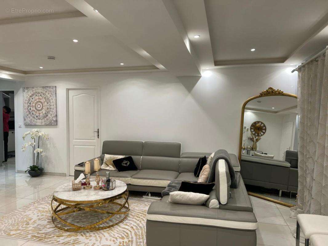 Maison à VETRAZ-MONTHOUX