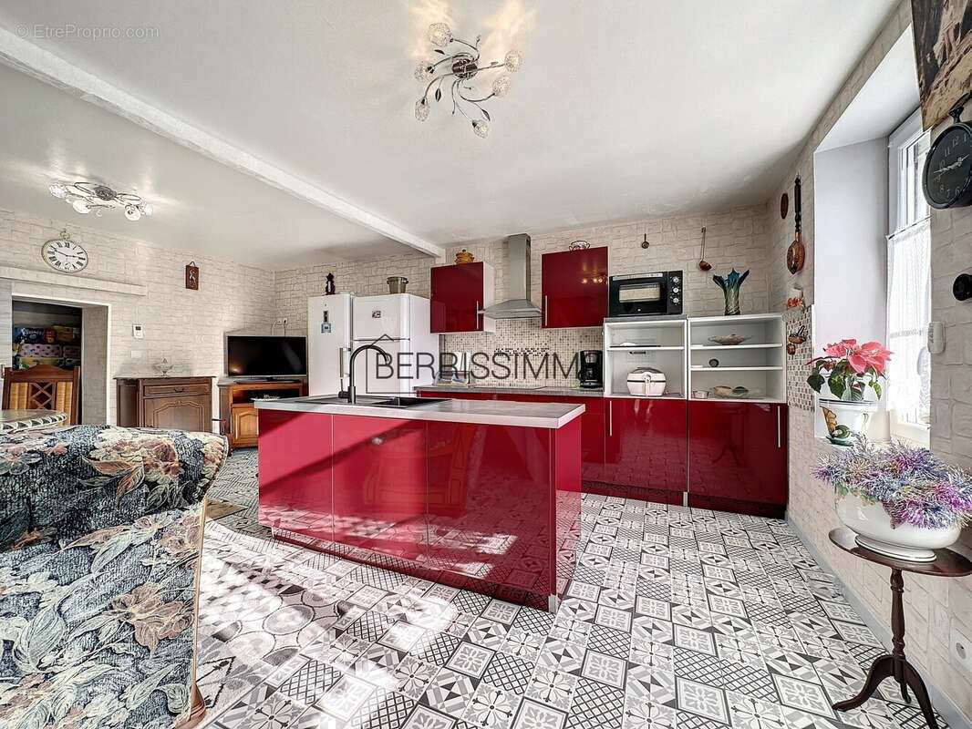 Maison à Pruniers, la pièce à vivre - Maison à PRUNIERS