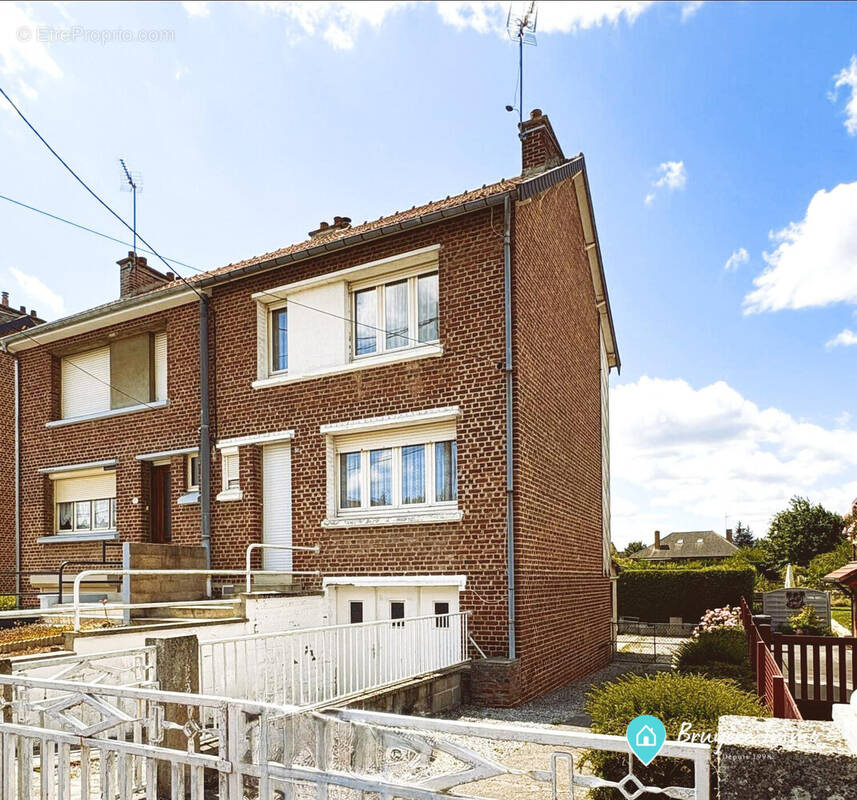 Maison à AULNOYE-AYMERIES