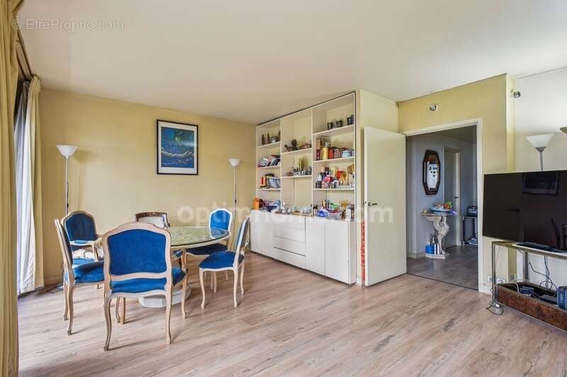 Appartement à PARIS-8E