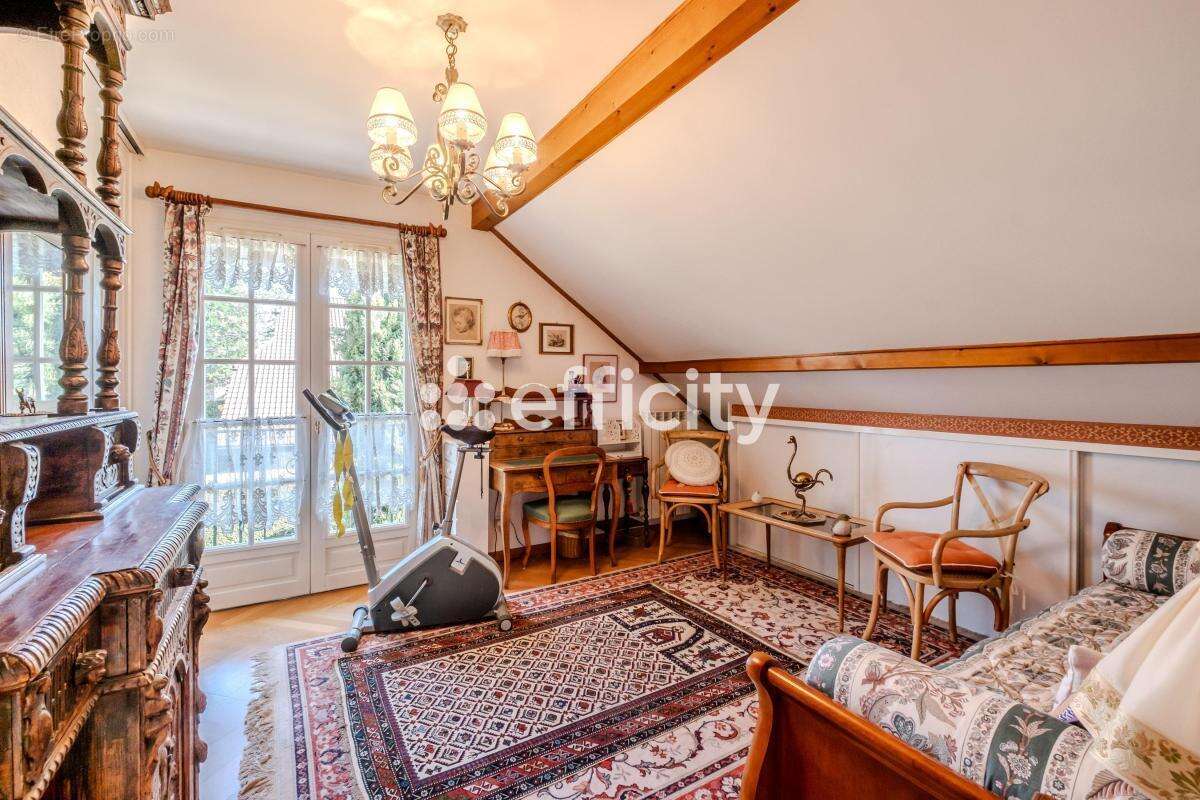 Maison à CHENS-SUR-LEMAN