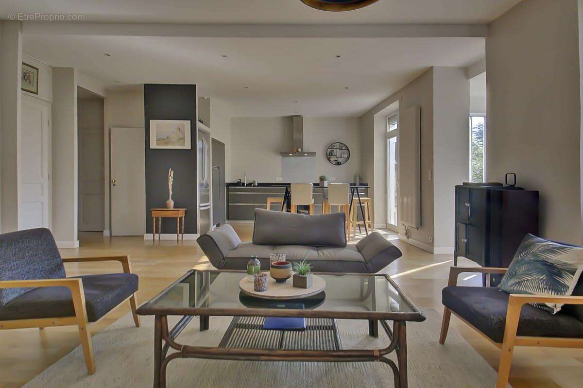 Maison à COLLONGES-AU-MONT-D&#039;OR