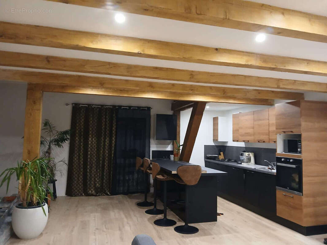 Appartement à MEZERIAT