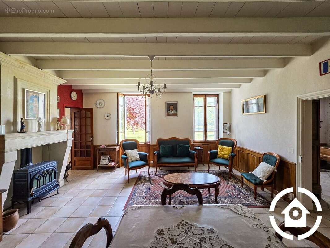 Maison à BAIGNES-SAINTE-RADEGONDE