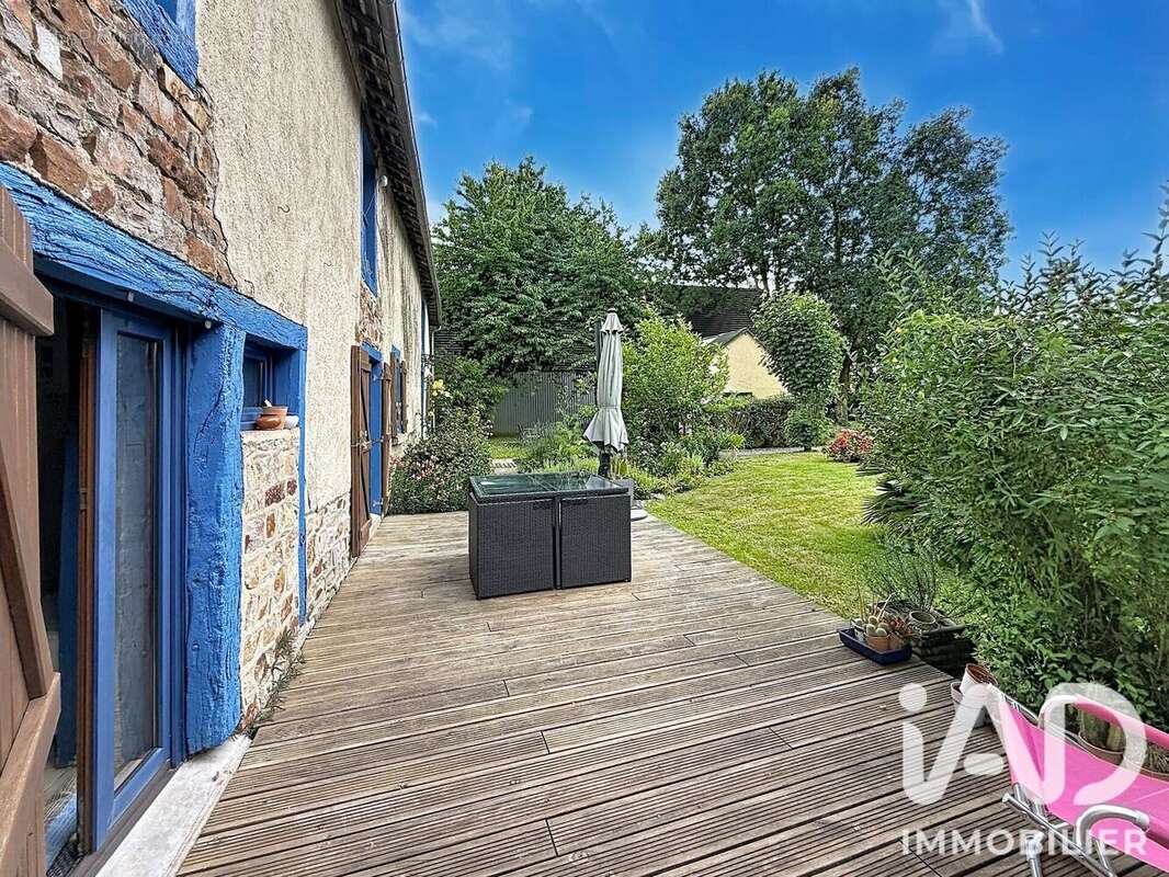 Photo 2 - Maison à LA CHAPELLE-DES-FOUGERETZ