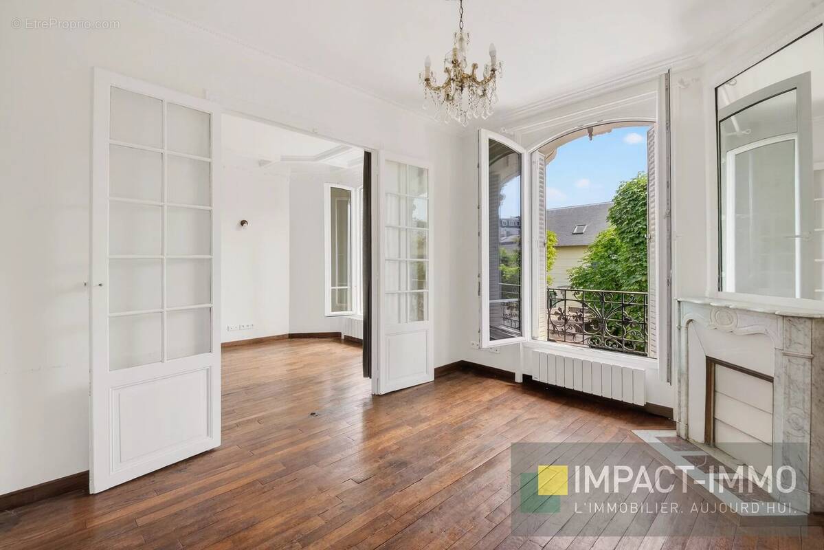 Appartement à COURBEVOIE