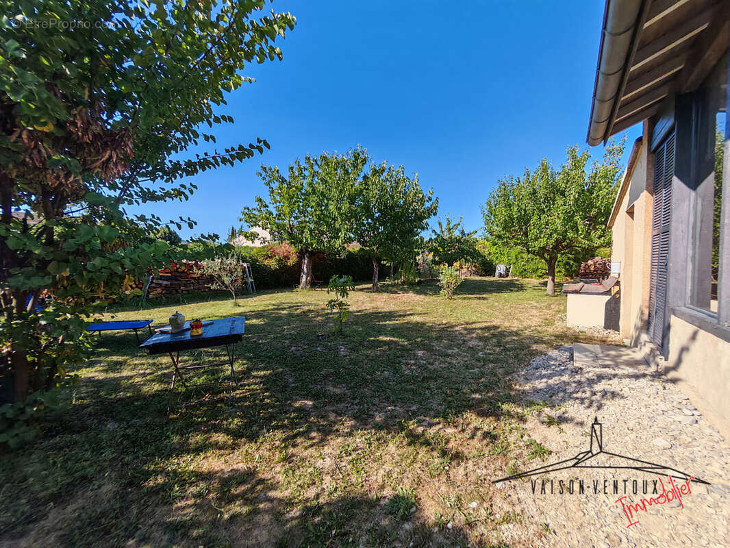 Villa plain-pied, piscine couverte, terrain arboré - photo 9