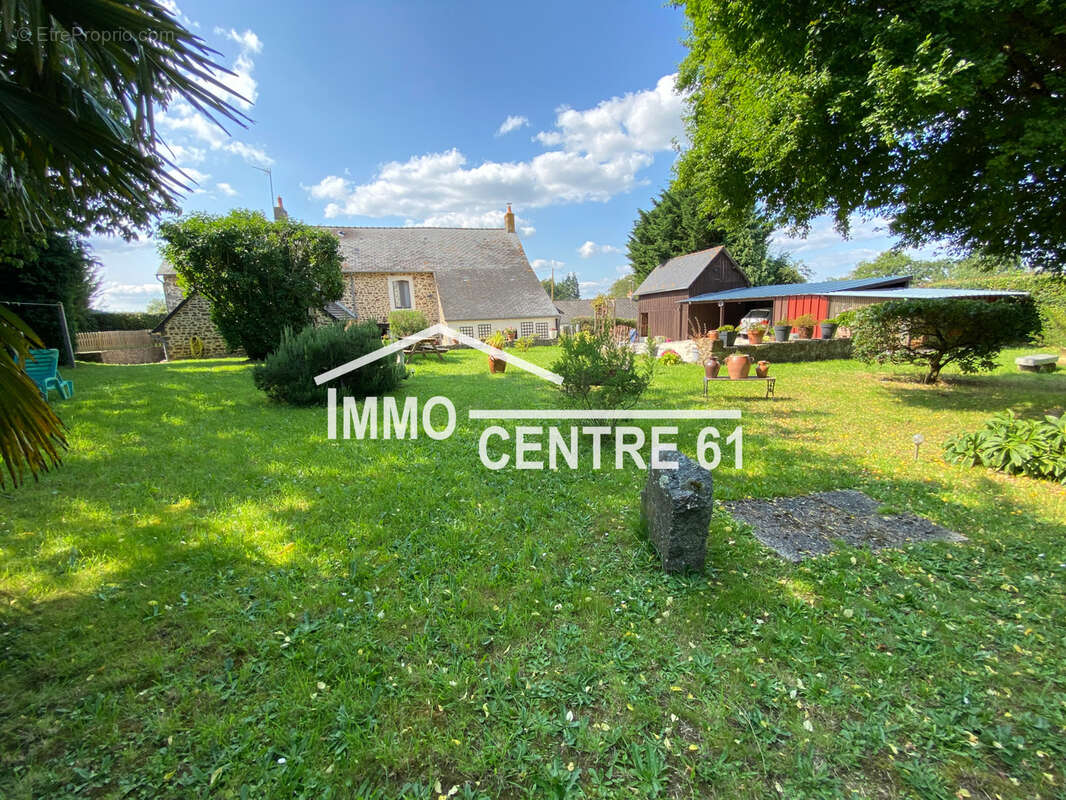 Maison à LASSAY-LES-CHATEAUX