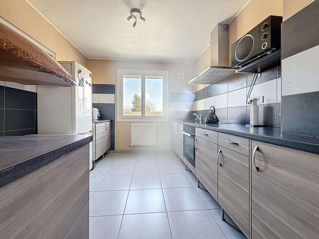 Appartement à SAINT-GENIS-LAVAL