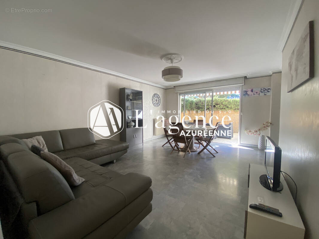 Appartement à SAINT-LAURENT-DU-VAR