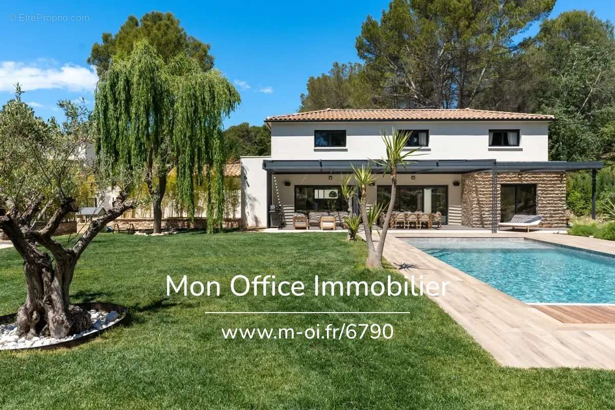 Maison à VENTABREN