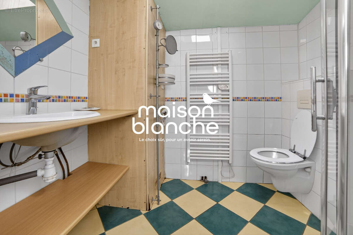 Salle de douche logement 2 - Appartement à AIRVAULT