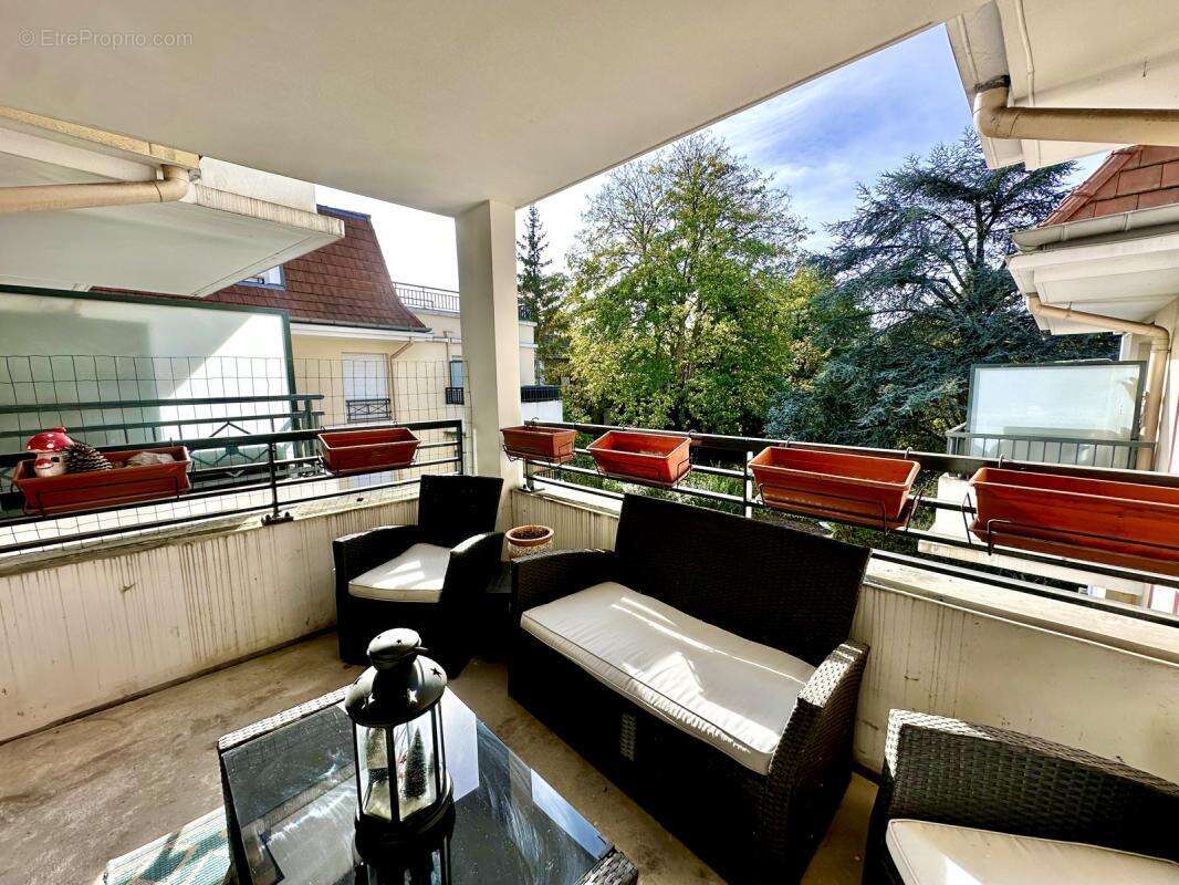 Appartement à VAUJOURS