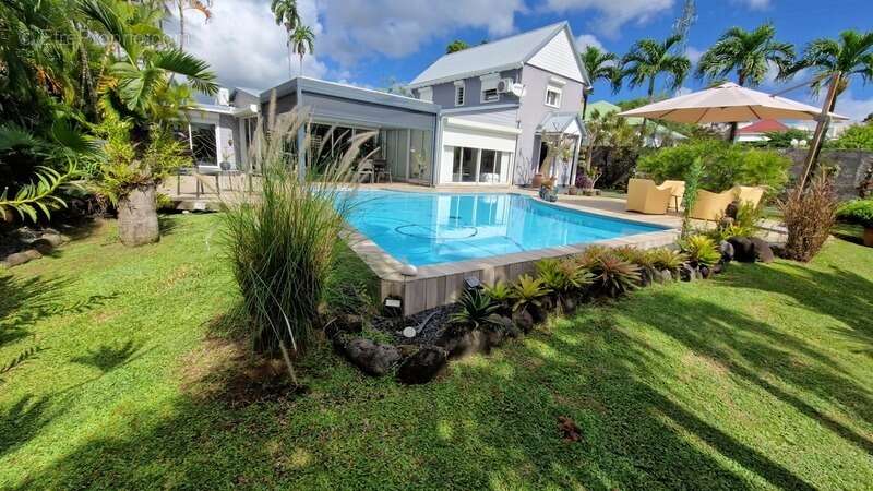 Maison à BAIE-MAHAULT